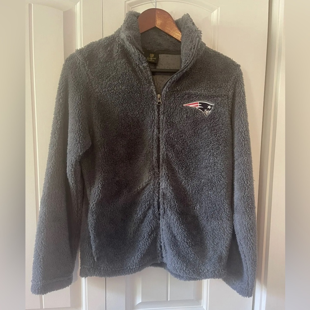 New England Patriots NFL Juniors Fleece Jacket Gray SZ M great gift pats fan NWT